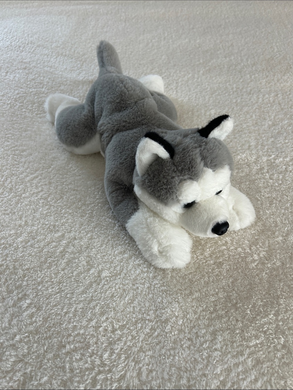 FAO Schwarz Gray & White Husky Plush Dog Toy